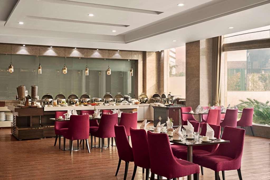 Ramada By Wyndham New Delhi Pitampura Delhi (National Capital Territory of India) Restaurante foto