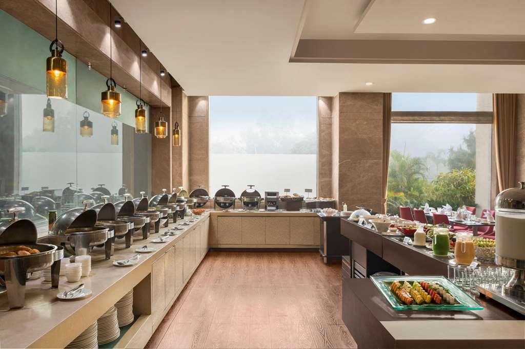 Ramada By Wyndham New Delhi Pitampura Delhi (National Capital Territory of India) Restaurante foto