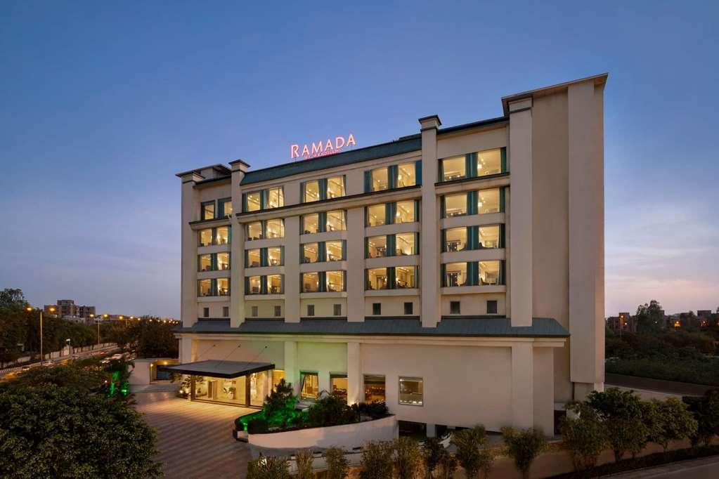 Ramada By Wyndham New Delhi Pitampura Delhi (National Capital Territory of India) Exterior foto